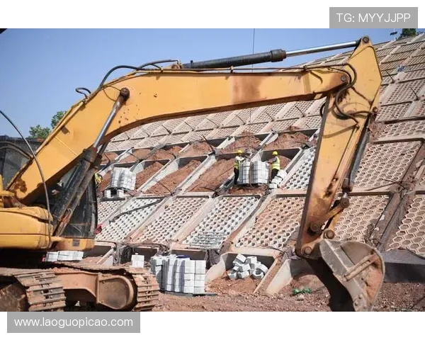 挖掘机梯田建设精准平整技术