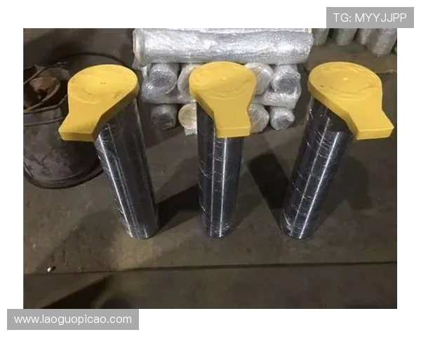 挖掘机转向节销轴检查